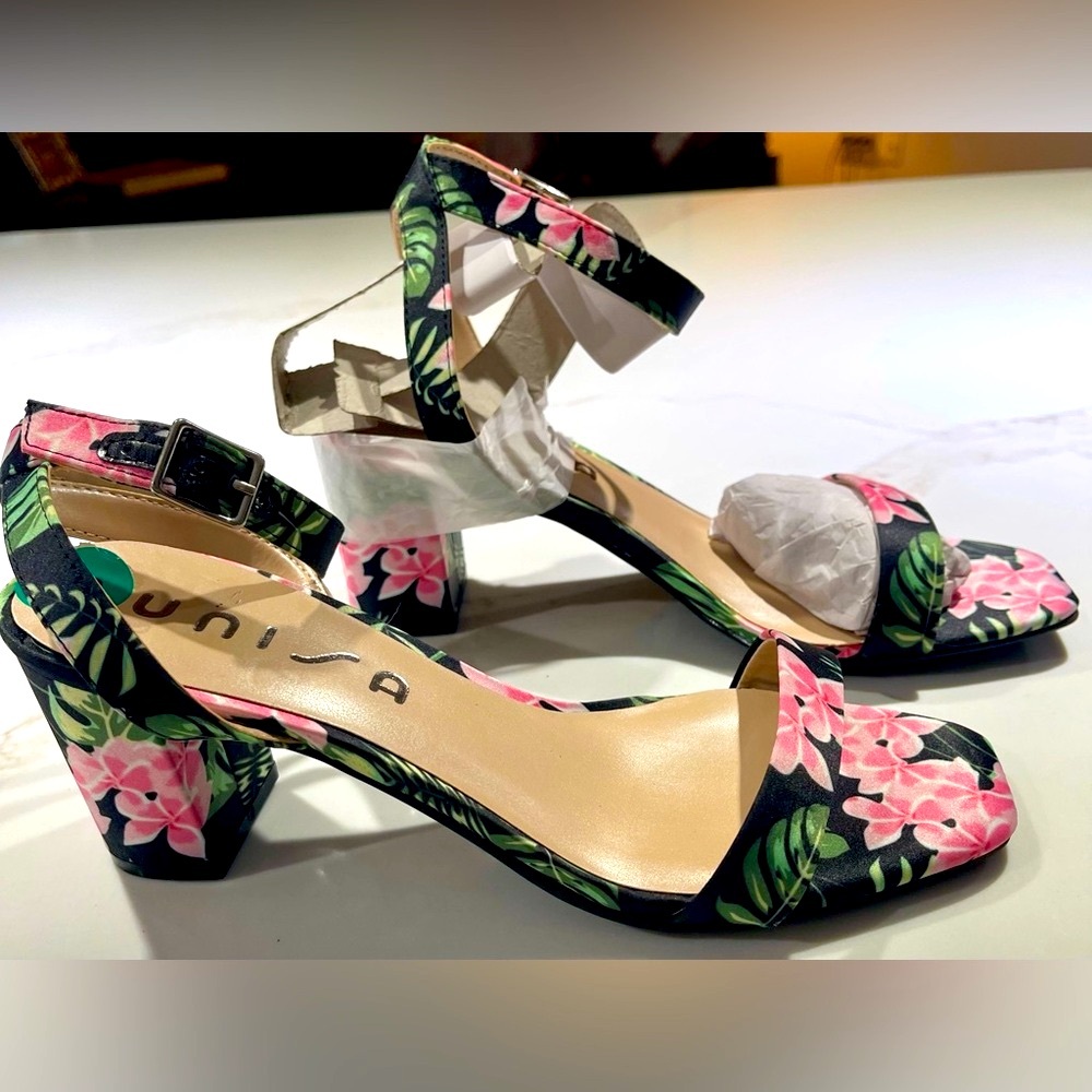 🥳UNISA 3” Heeled Flowered Sandals, Size 8 - Picture 4 of 8